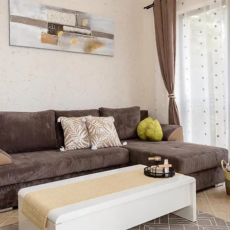 Апартаменты Stylish Flat With Free Pool Access, Bendita Mare By Flat Mаnаger *