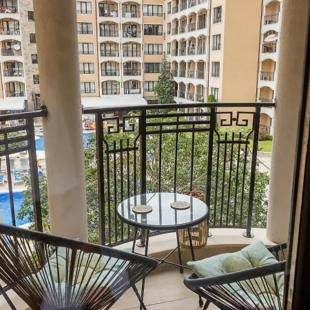 Stylish Flat With Free Pool Access, Bendita Mare By Flat Mаnаger Apartment Golden Sands